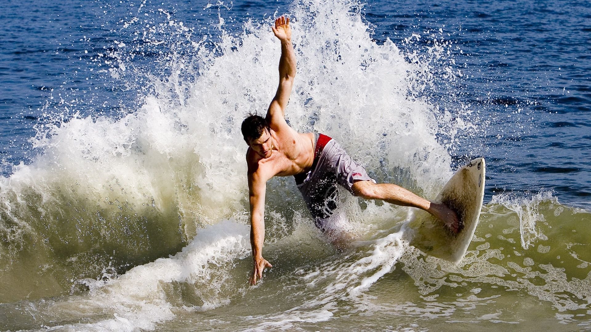 贝恩成为胜负手，凯尔特人冲垮湖人，一场战术与意志的较量