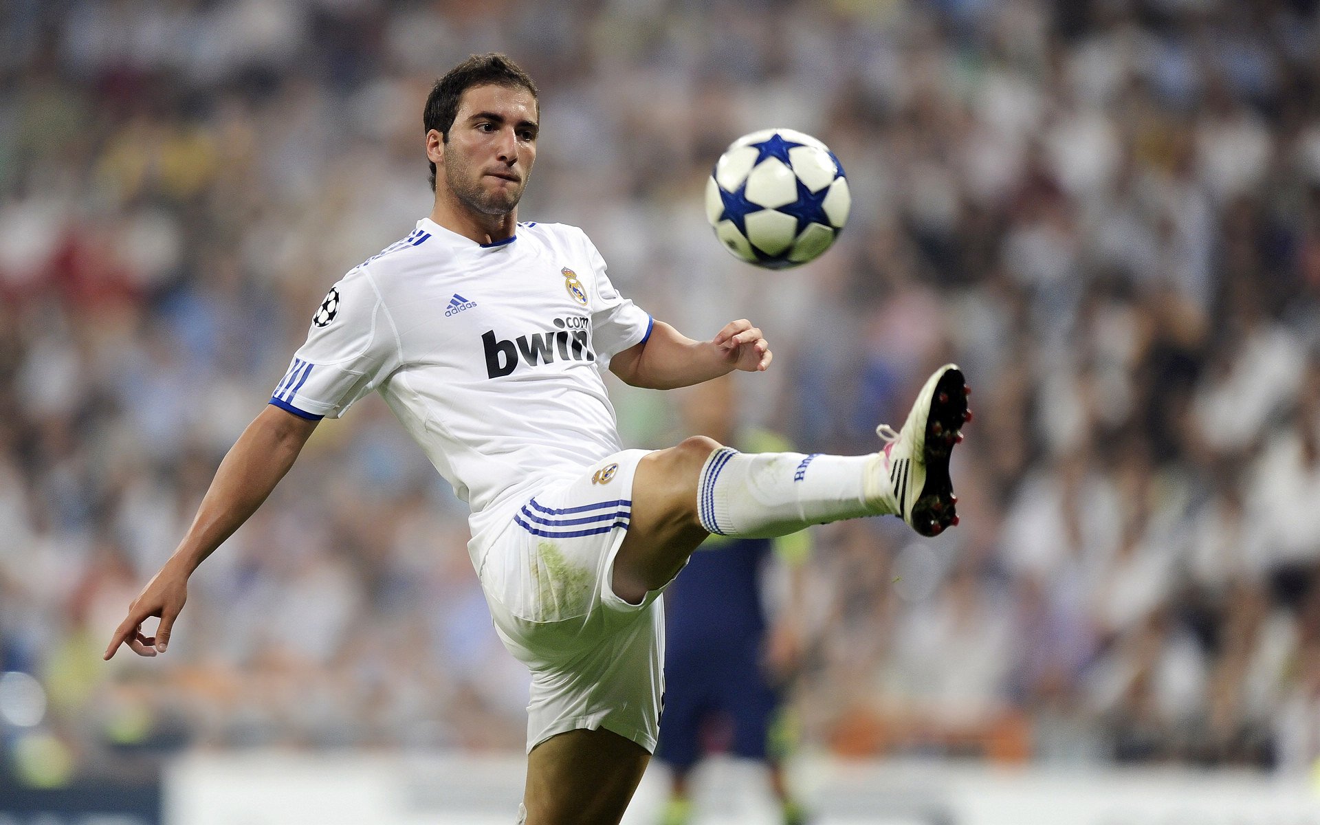 戈麦斯一锤定音，日本足球终结瑞士神话书写亚洲新历史