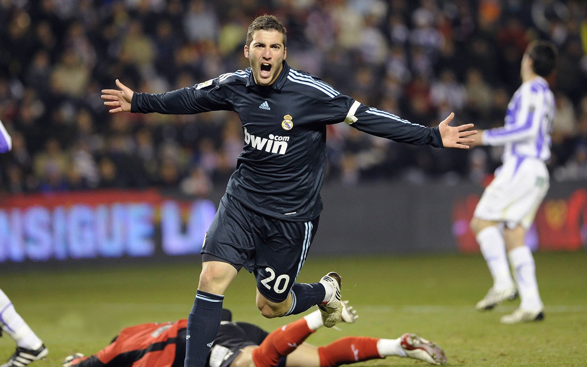 赛道与球场，深圳队绝杀辽宁背后的年度争冠启示